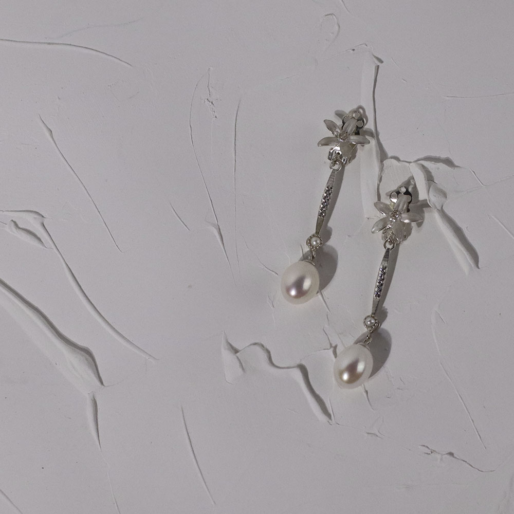 ¿Quién regala los pendientes a la novia?