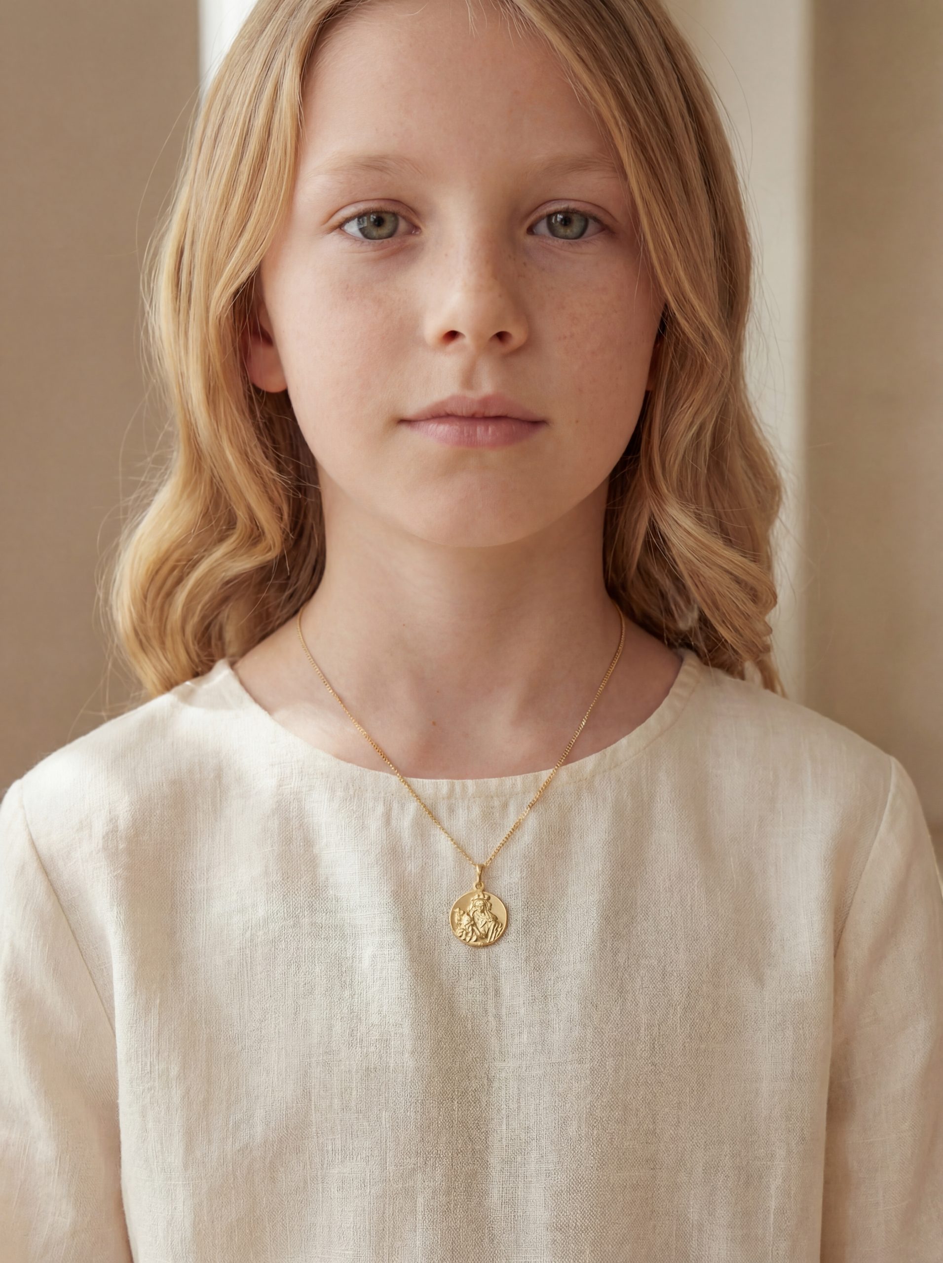 ¿Qué medalla se regala en un bautizo?